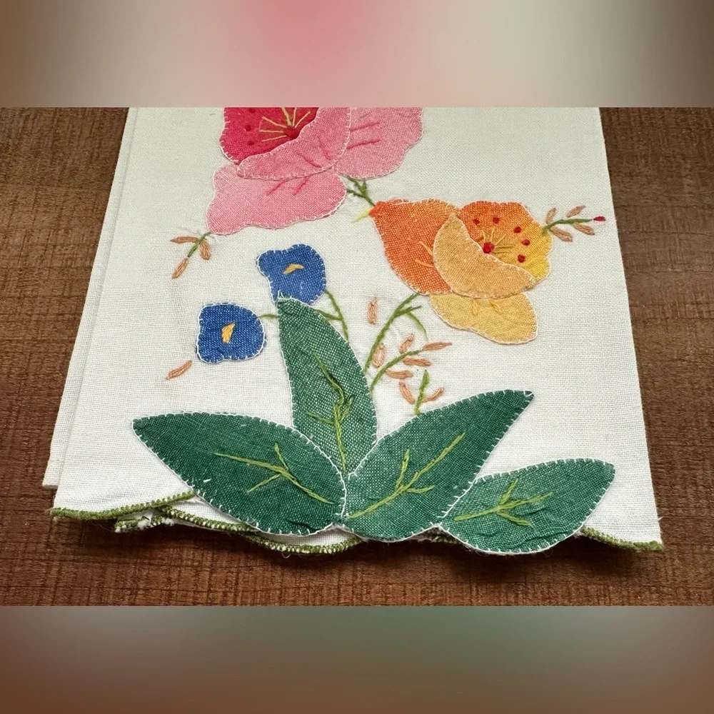 Set of Vintage Floral Embroidered White Napkins - Picture 8 of 13